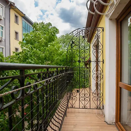 Nova Guesthouse - Private En-Suite Rooms I Sofia Center I Self Check-In 2*