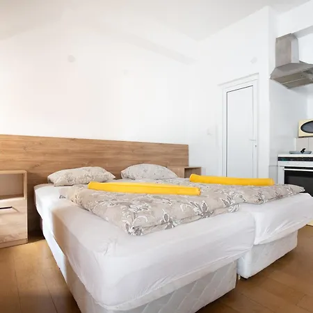 Nova Guesthouse - Private En-Suite Rooms I Sofia Center I Self Check-In Sofia