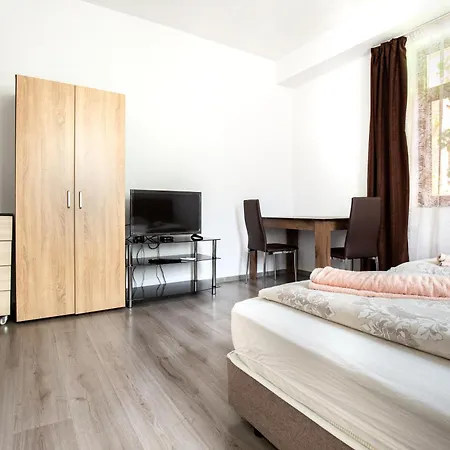 Casa de hóspedes En-suite Rooms: Novа In Center 2*